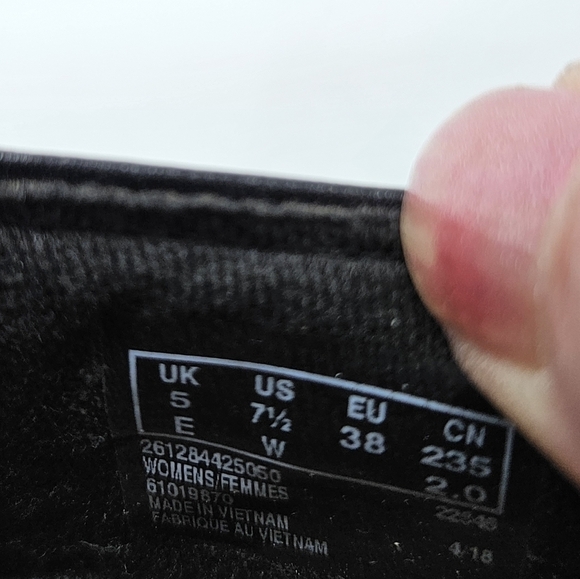 Clarks Booties size 7 1/2 W - Picture 9 of 15